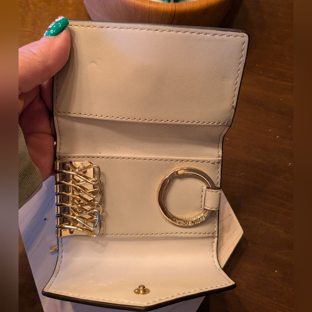 Michael Kors Grey & Off White Leather Coin/Keyholder - Picture 6 of 10